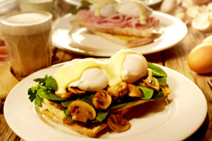 The Coffee Club – Eggs Benedict